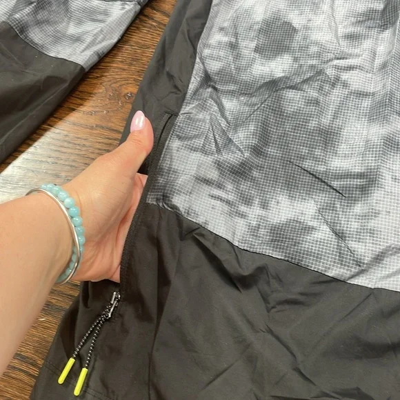 Russell lightweight jacket size large - Picture 3 of 5